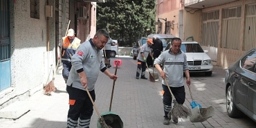 zeytinburnu-sokaklarinda-serinleten-yaz-temizligi.jpg